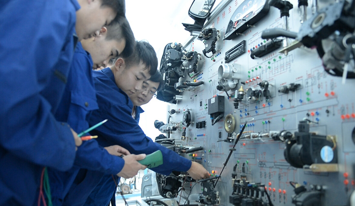 汽车电气教学做一体化室3.jpg